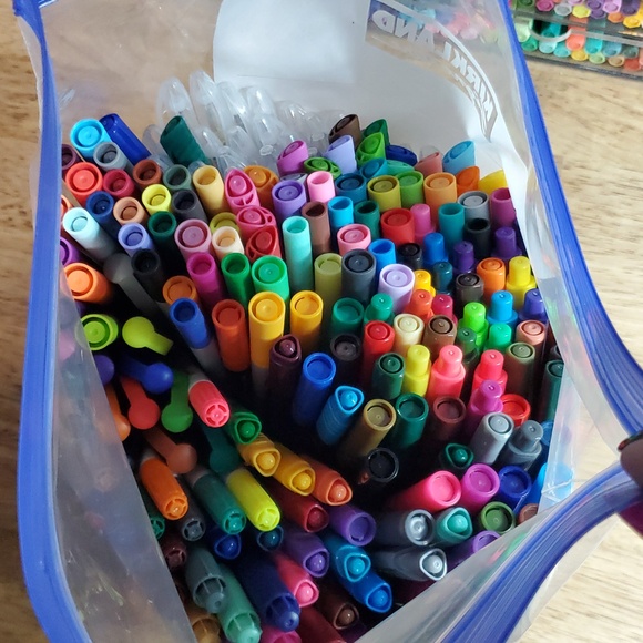 Other - Assorted Color Markers Multicolor